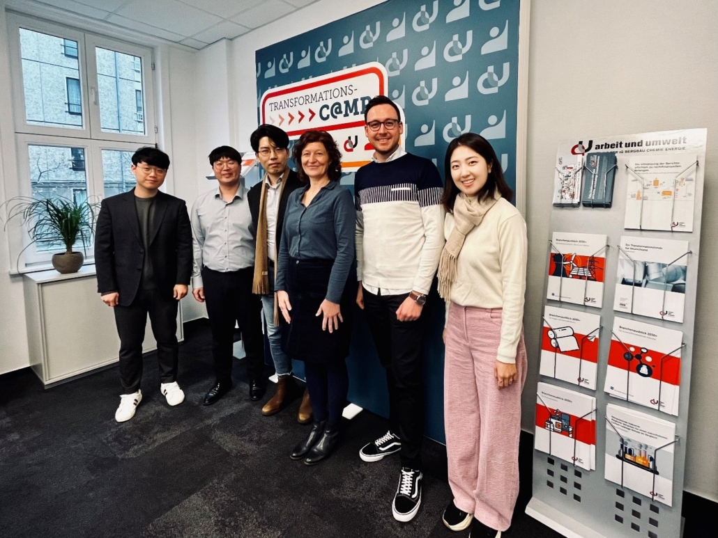 Eine Delegation des Informationsservices vom Ministerium für Beschäftigung und Arbeit der Republik Korea besucht die Stiftung Arbeit der IGBCE Eine Delegation des Informationsservices vom Ministerium für Beschäftigung und Arbeit der Republik Korea besucht die Stiftung Arbeit der IGBCE