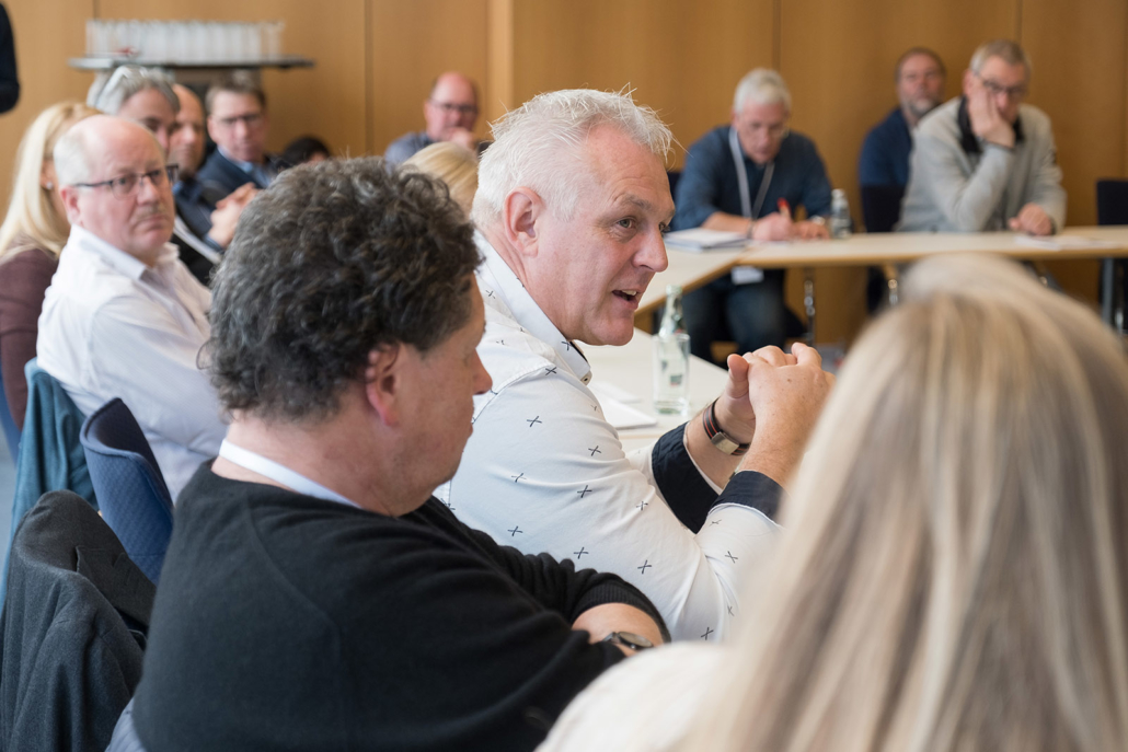 IGBCE Jahrestagung Betriebsrätinnen und Betriebsräte 12. Jahrestagung IGBCE für Betriebsrätinnen und Betriebsräte am 04.12.2019 in der IGBCE Hauptverwaltung in Hannover. Workshop 3: Mobiles Arbeiten - wie sieht die betriebliche Praxis aus? Isabel Eder (IGBCE Abteilungsleiterin Mitbestimmung / Betriebsverfassung) und Dr. Anna Arlinghaus (Consulting XIMES GmbH). Foto: Christian Burkert